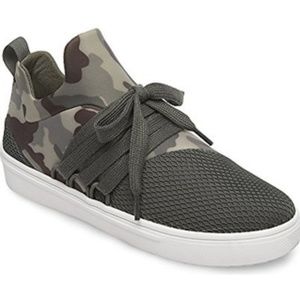 Steve Madden Lancer Sneaker